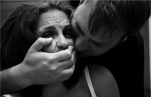 Abuz inimaginabil trait de o romanca in Italia. Ce i-a facut barbatul pe care il ingrijea este greu de descris in cuvinte