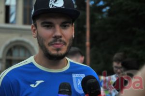 16BB87B1-BE25-4249-B0DB-DD716A518C34