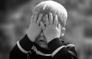 Copil de numai 3 ani, strivit de iubitul mamei sale, în mașină. Cum a fost posibil așa ceva