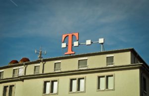 Două importante companii străine, Telekom și CEZ, pleacă din România