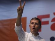 „Cerem în mod oficial formal, si explicit demisia guvernului Viorica Dăncilă pentru mizeria pe care au făcut-o din nou cetățenilor din diaspora după ce averau experiența din 2014.”