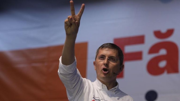 „Cerem în mod oficial formal, si explicit demisia guvernului Viorica Dăncilă pentru mizeria pe care au făcut-o din nou cetățenilor din diaspora după ce averau experiența din 2014.”