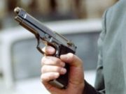 Senatul a adoptat, miercuri, o propunere legislativă care prevede că demnitarii, magistrații, militarii și polițiștii pot achiziționa autorizație de port-armă, fără absolvirea unui curs de instruire teoretică și practică în acest sens.