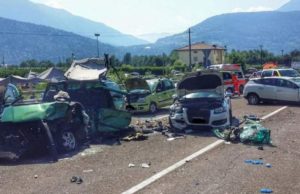 Un impact devastator a fost provocat de o depăşire ratată a unui şofer român, în Italia, la Brenta.