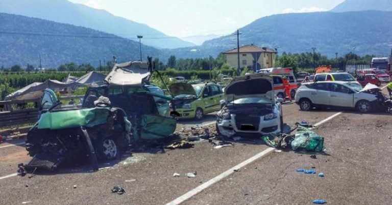 Un impact devastator a fost provocat de o depăşire ratată a unui şofer român, în Italia, la Brenta.