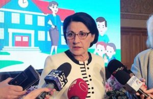 Parintii cer demisia Ecaterinei Andronescu: „De treizeci de ani se fac experimente nereusite pe seama copiilor.” Ce spune textul petitiei?!