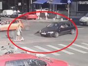 Incident şocant pe Calea Victoriei, în Bucureşti! O tânără aflată pe trotinetă electrică, lovită în plin de o şoferiţă
