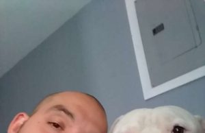 Bărbatul şi-a pus mașina la vânzare ca să facă rost de bani pentru a salva viața câinelui său