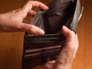 Populația, sufocată de inflație, în timp ce premierul se laudă cu a doua cea mai mare crește economică din UE