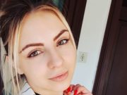 Roxana Andreea are 23 de ani și se consideră o norocoasă. A cunoscut un milionar american, iar viața i s-a schimbat radical. A trăit în lux și a avut parte de vacanțe. Până într-o zi când ceva de neimaginat i s-a întâmplat