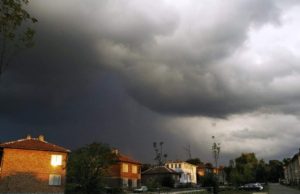 Cod galben de furtuni temporare în 31 de judeţe, până la ora 22.00