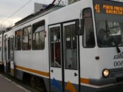 Aglomeraţie, căldură şi nervi în tramvaiele din București. „Este oribil, mai bine mergi pe jos”