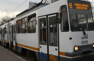 Aglomeraţie, căldură şi nervi în tramvaiele din București. „Este oribil, mai bine mergi pe jos”