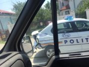 Trei mașini noi de poliție, plecate de la Mioveni spre Mehedinți, s-au lovit una de alta