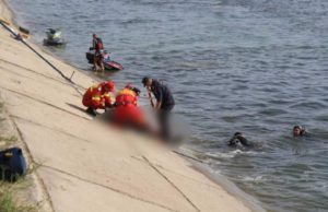 Tragedie în Bucureşti. Un tânăr s-a înecat în Lacul Morii, sub ochii iubitei lui!