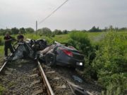 Opel făcut bucăţi de tren, la Beiuş, şoferul a murit pe loc, după de ar fi forţat trecerea la calea ferată