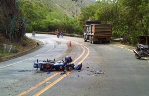 Operație pe inimă, pe marginea drumului. Motociclistul a fost salvat în mod miraculos