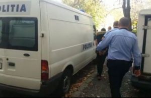 Trei tineri reținuți pentru tâlhărie