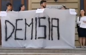 Studenții din Iași protestează și cer demisia lui Tudorel Toader din funcția de rector