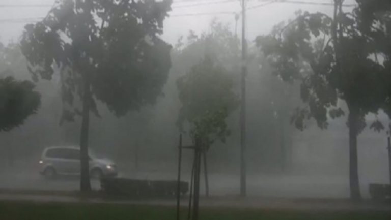CODUL DE VREME REA PRELUNGIT!Furtuna severa in Craiova! Detalii aici!