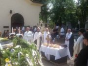 Răspuns al mitropolitului Clujului la înmormântarea victimelor din Halkidiki: „De ce Dumnezeu a îngăduit ca mama şi copilul să părăsească această lume?”