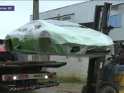 Fabrică de Ferrari și Lamborghini false, descoperită și închisă de poliție. Cu cât erau vândute mașinile