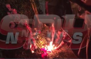 Imagini sfâșietoare! Troturarul din fața casei presupusului criminal din Caracal, transformat într-un Altar pentru victime.