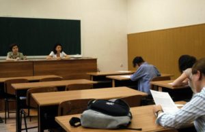 Adriana Săftoiu: Drama elevilor surzi. Au avut de redactat un text despre discurs din experiența personală