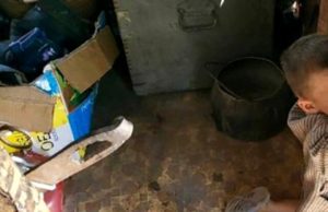 Un copil de 6 ani a fost ținut legat în lanț și bătut constant de tatăl său. Explicațiile halucinante oferite de agresor  Citeşte întreaga ştire: Un copil de 6 ani a fost ținut legat în lanț și bătut constant de tatăl său. Explicațiile halucinante oferite de agresor