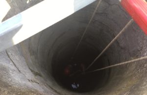 Trupurile a doi bărbați, descoperite într-o fântână