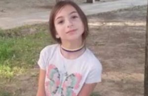 „Avem o înțelegere. Ea mănâncă supă, iar eu o scot la adunat gunoaie”. O fetiță care a venit din SUA la bunicii din Galați face curățenie în oraș