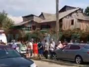 Bătaie în faţa casei presupusului criminal de la Caracal! Oamenii nu mai au răbdare