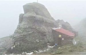 VIDEO | Ninge viscolit la munte. Iarnă în Bucegi, pe Vârful Omu sunt zero grade Celsius