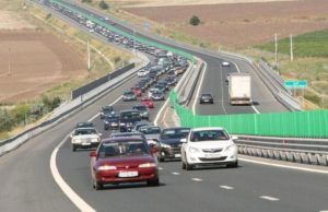 Ce banda folosesti pe autostrada, unu sau doi? Iata cum spun politistii ca este corect!