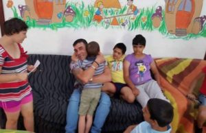 Vasile muncește pe șantiere în Anglia și trimite copii necăjiți în vacanțe! „Împart cui trebuie şi asta voi face în continuare”