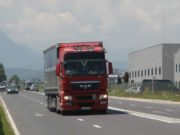 Camioanele nu circulă până duminică pe cele mai importante drumuri din ţară. Restricţii de circulaţie