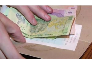 Bacşişul va fi impozitat din toamnă cu 10 procente