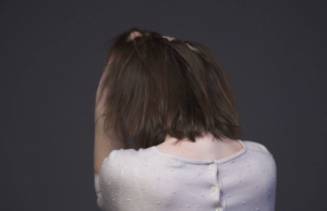 Apelul disperat lansat de o fată dintr-un centru de copii din Bistriţa: „Ajutaţi-mă! Sunt obligată să întreţin relaţii cu băieţi şi sunt bătută“. Ce spun şefii centrului