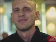 Alin, tânărul ars de viu într-o scară de bloc, are nevoie urgentă de sânge. Iubita lui, cântăreața Oana Radu, cere ajutorul oamenilor