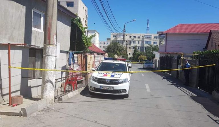 Doi bărbaţi au fost împuşcaţi pe o stradă din Mangalia. Mascaţii, chemaţi de urgenţă la spital