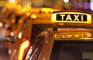 Taximetrist cu tupeu, din Constanţa, tarife de 10 ori mai mari pentru clienţii naivi