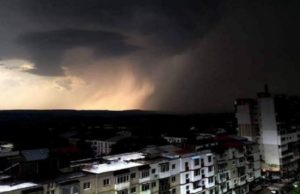 Alertă de vreme severă imediată în Bucureşti. Capitala, lovită de ploi torenţiale, grindină şi vijelii, în următoarea oră