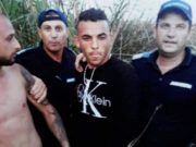 Jandarmii din Caracal care şi-au făcut poze cu evadaţii prinşi, cercetaţi disciplinar