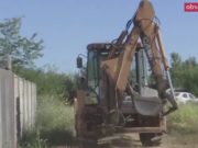 Anchetatorii au adus un excavator în curtea casei criminalului în serie Gheorghe Dincă
