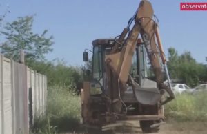 Anchetatorii au adus un excavator în curtea casei criminalului în serie Gheorghe Dincă