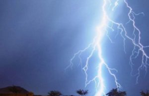 Bărbat ucis de fulger, în Vaslui. Omul a murit pe loc, după ce a fost trăsnit în cap