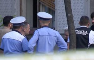 Două femei găsite moarte într-un apartament din Târgu Jiu: una spânzurată, iar cealaltă moartă de 2 ani