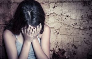 Copilă de 14 ani, aflată în plasament, abuzată sexual în Vrancea de un bărbat de 66 de ani. Individul şi-a recunoscut fapta
