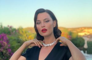 Cum reuşeşte Catrinel Menghia să se menţină în formă! Este una dintre cele mai sexy mămici.