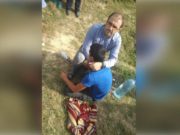 Primele imagini de la capturarea suspectului de crimă din Şotrile. Tânărul se ascundea în tufişuri, lângă casă